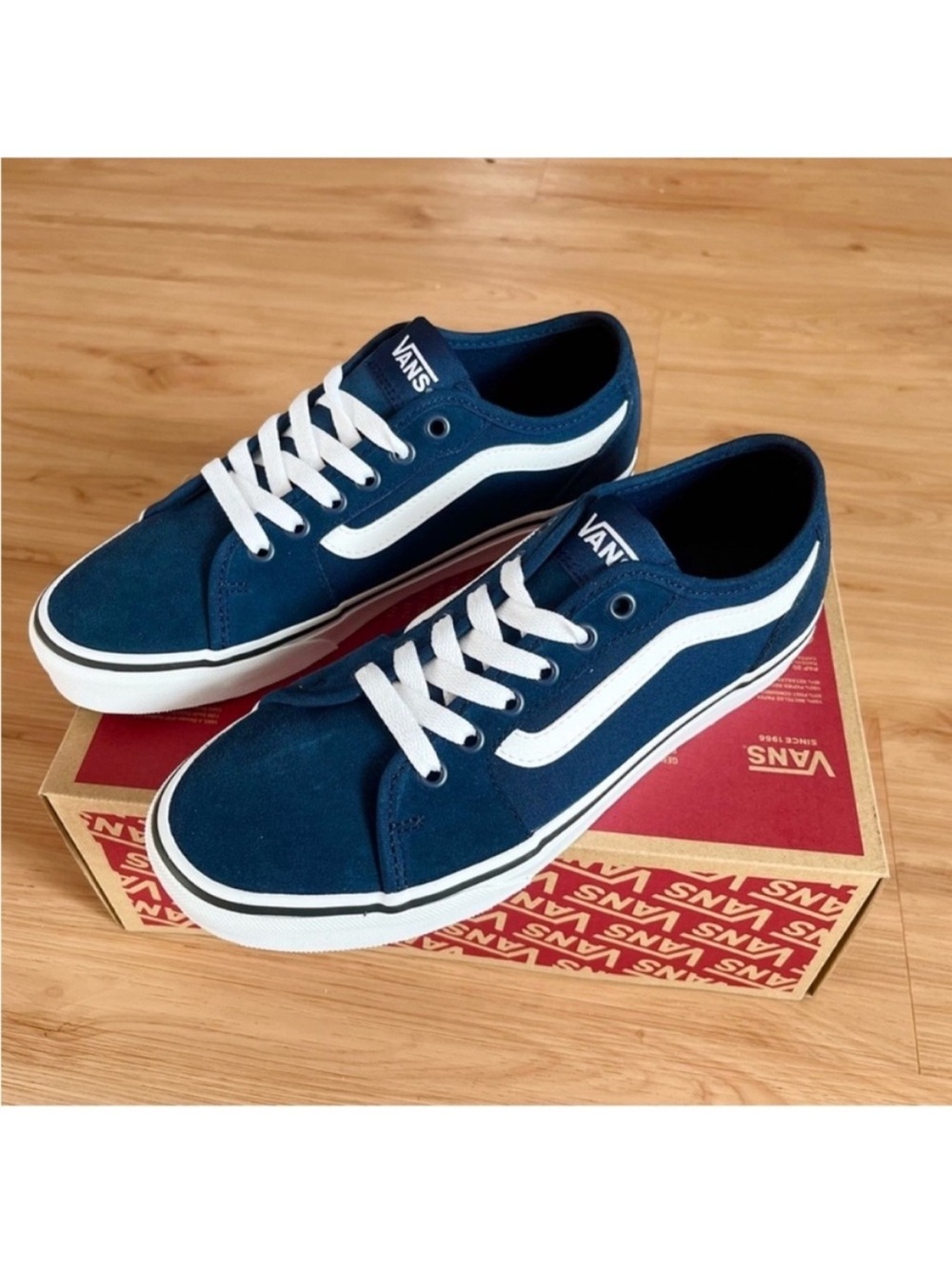 Vans Filmore Sneakers Blue
Suede Mens 7.5 US. Women 9.0
US